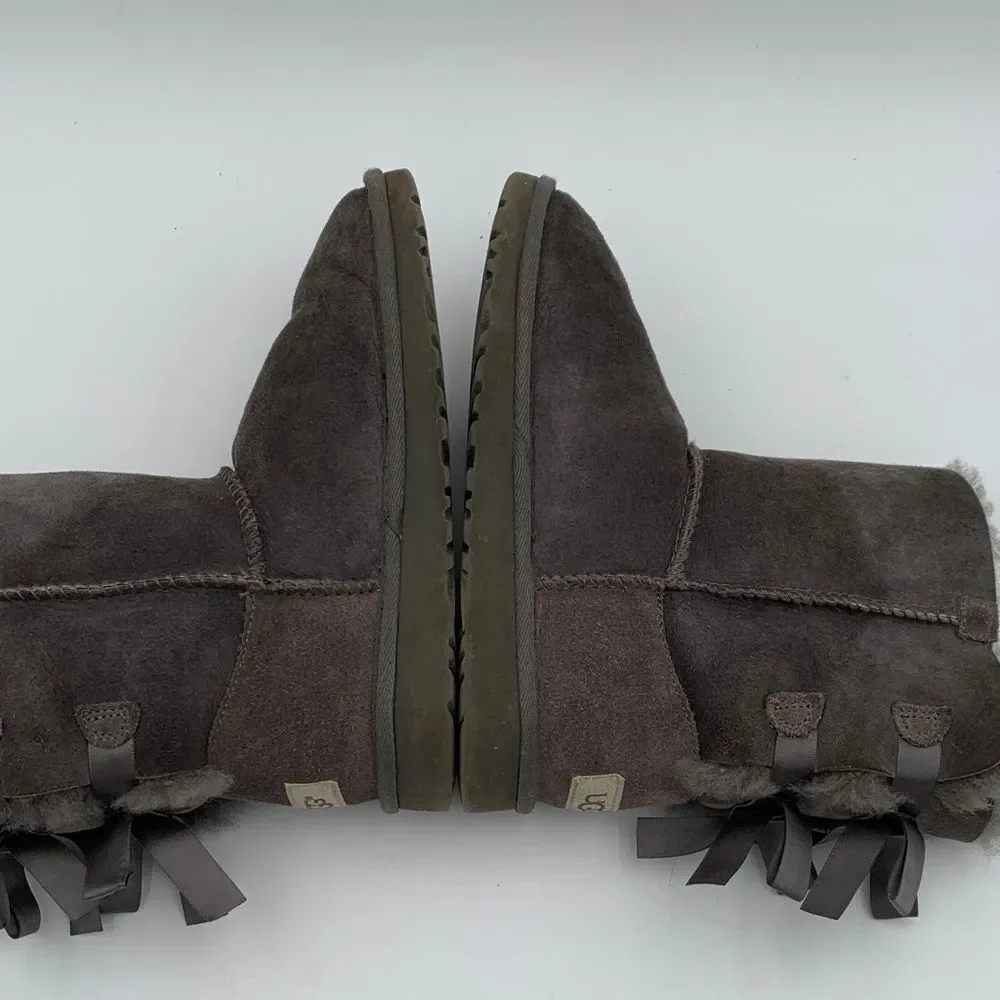 UGG Bailey Bow/Double Bow in grey big girl size 4